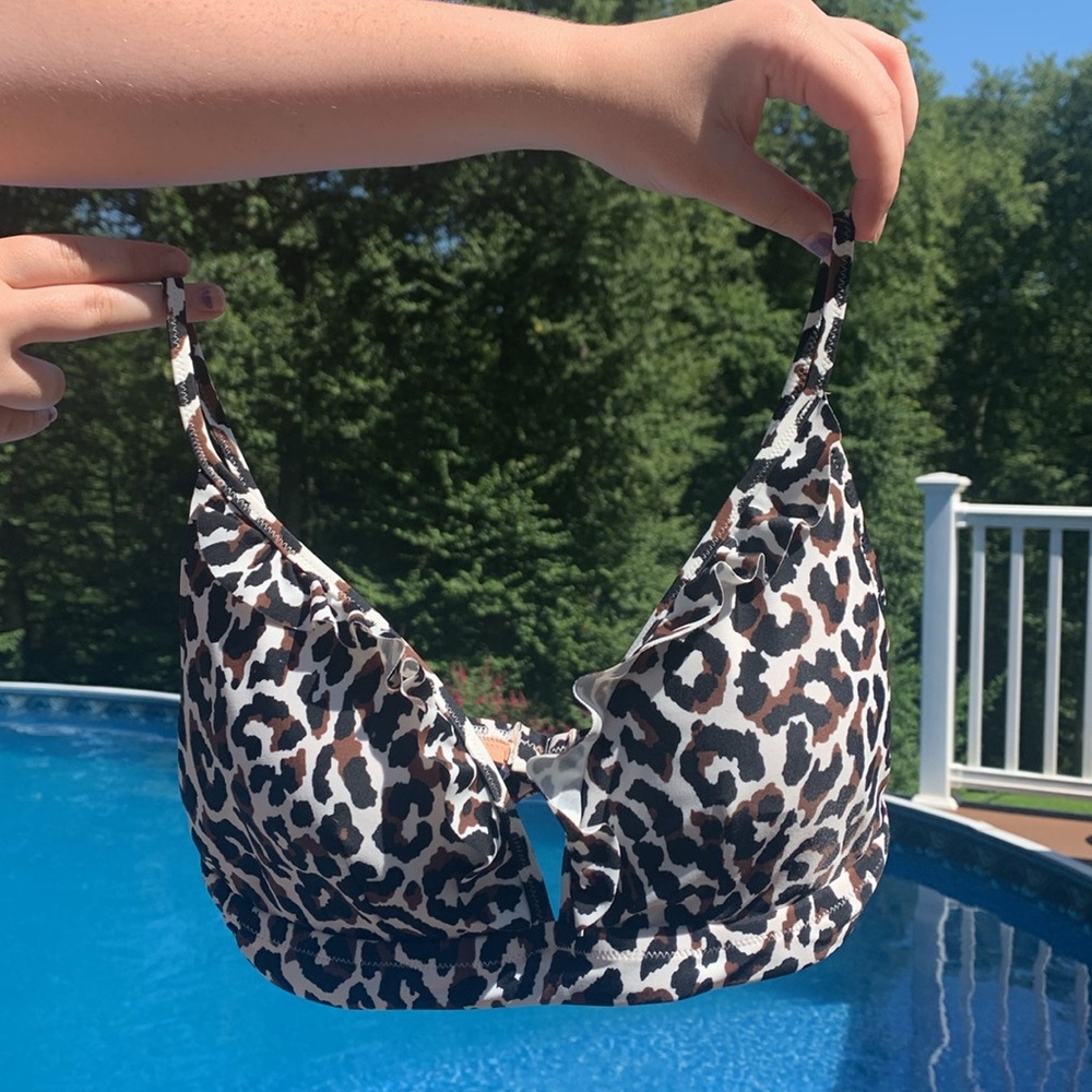 J.Crew NWT “Leopard ruffle french bikini top”Size M NEW style BG230 light lining - Picture 3 of 17